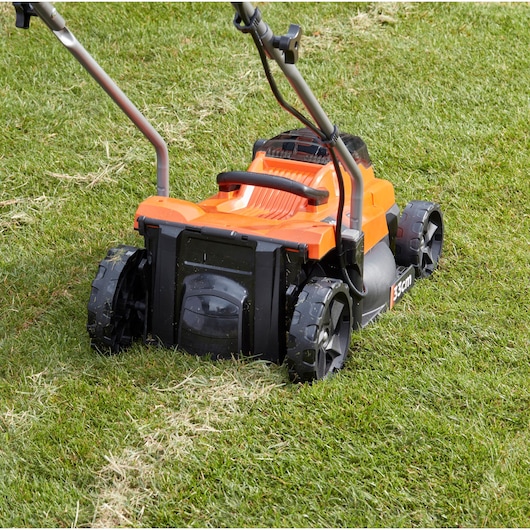 2x 18V Ledningsfri 2,5Ah 33cm Plæneklipper