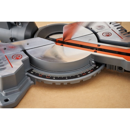 BLACKDECKER BES702 miter saw base close-up showing angle scale and fence, photo from above.