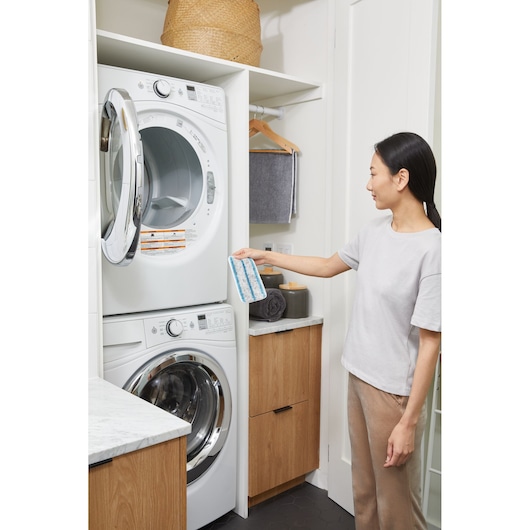 Photo of BLACKDECKER BHSM15FX08 steam mop pad held by a person in a modern laundry room.