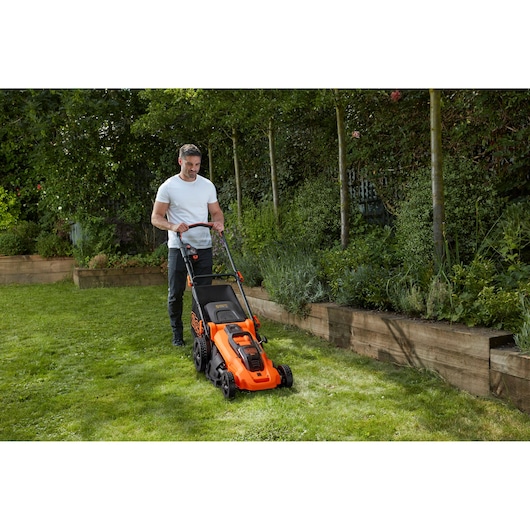 36V Plæneklipper 48CM Autosense med 2 batterier