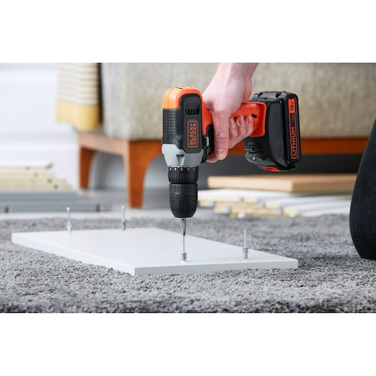 18V Li-ion boremaskine med 1.5Ah batteri og 400mA lader
