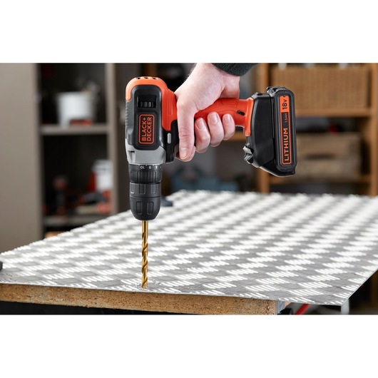 18V Li-ion boremaskine med 1.5Ah batteri og 400mA lader