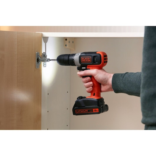 18V Li-ion boremaskine med 1.5Ah batteri og 400mA lader