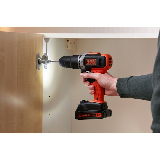 18V Li-Ion slagboremaskine med 2x 1.5Ah batteri og 400mA oplader