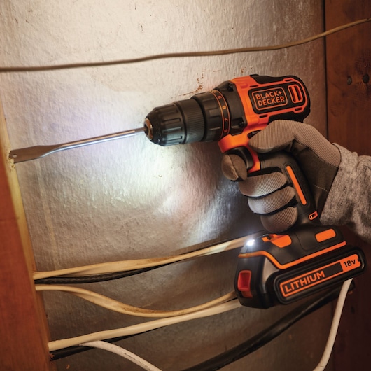 18V Boremaskine 2 gear + 400mA lader + 2 batterier + kuffert