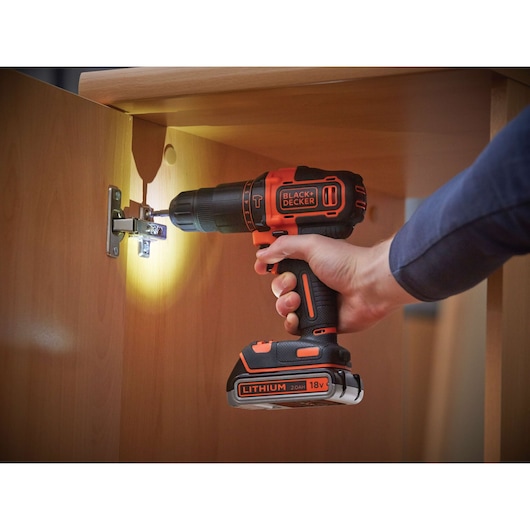 18V 2G slagboremaskine + lader + 2 batterier + kuffert