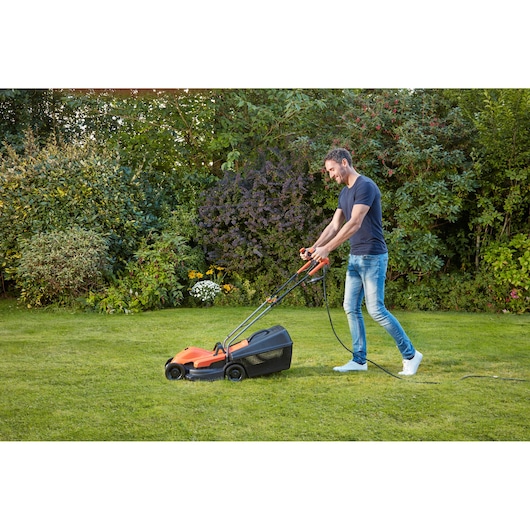 1200W Plæneklipper 32cm med ergonomisk greb