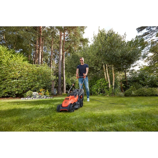 1400W Plæneklipper 34cm med ergonomisk greb