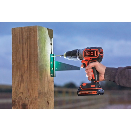 18V Li-Ion kulløs 2 gear Slagboremaskine + 2 batterier + 400mA oplader + kuffert